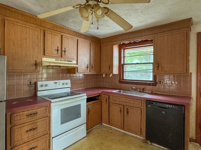 62 Carlisle St, Brockton, MA 02302