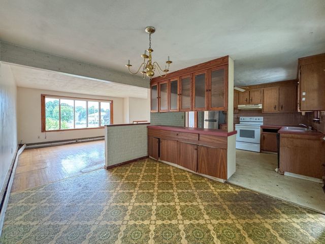 62 Carlisle St, Brockton, MA 02302