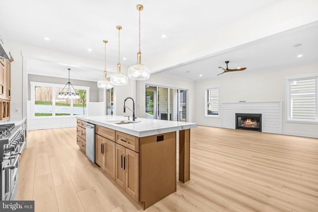 1905 N TAYLOR ST, Arlington, VA 22207