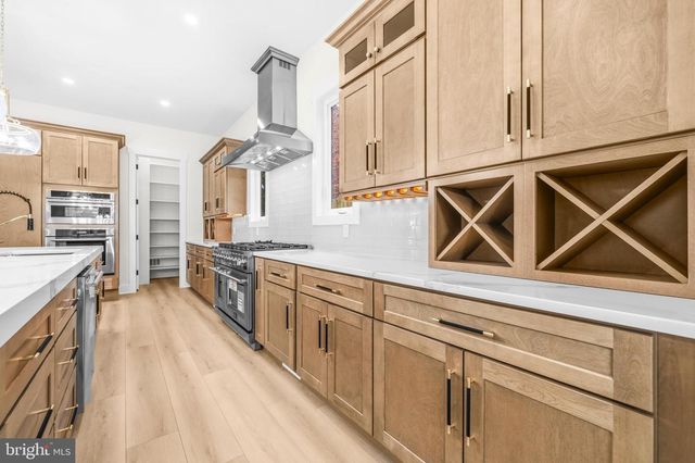 1905 N TAYLOR ST, Arlington, VA 22207