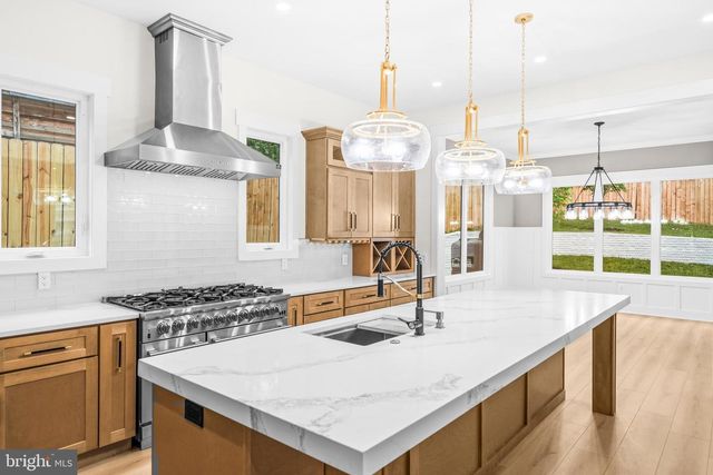 1905 N TAYLOR ST, Arlington, VA 22207