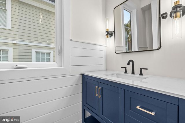 1905 N TAYLOR ST, Arlington, VA 22207
