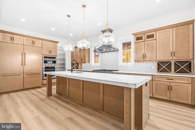 1905 N TAYLOR ST, Arlington, VA 22207