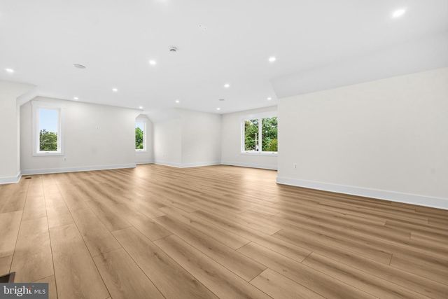 1905 N TAYLOR ST, Arlington, VA 22207