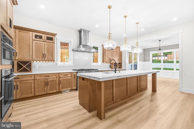 1905 N TAYLOR ST, Arlington, VA 22207