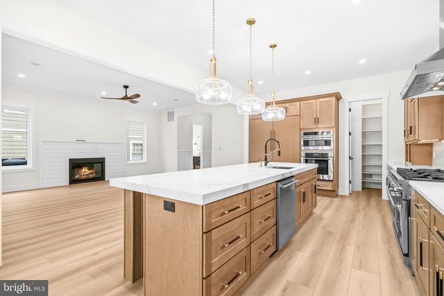 1905 N TAYLOR ST, Arlington, VA 22207