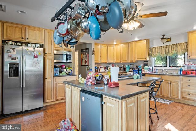 484 BROUGH RD, Abbottstown, PA 17301