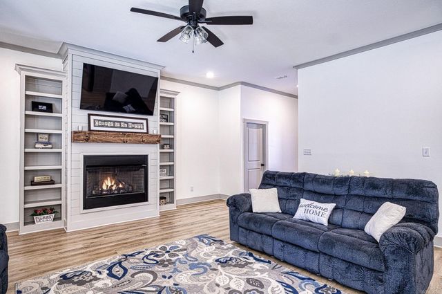 13 Estrella Circle, Hot Springs Village, AR 71909