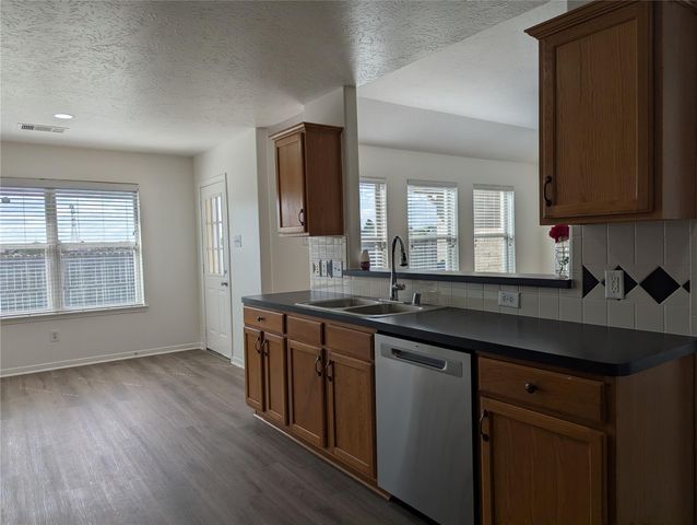 5618 Savannah Woods Lane, Rosharon, TX 77583