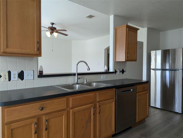 5618 Savannah Woods Lane, Rosharon, TX 77583