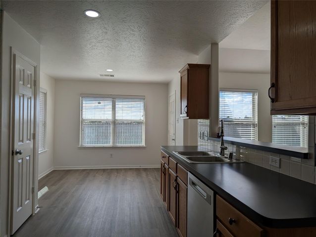 5618 Savannah Woods Lane, Rosharon, TX 77583