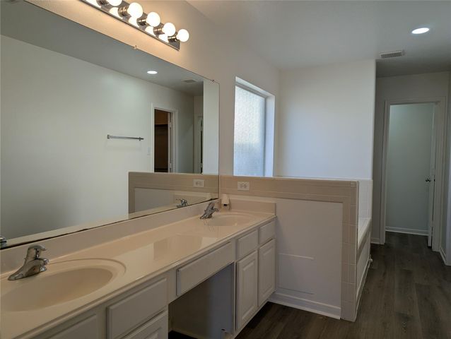 5618 Savannah Woods Lane, Rosharon, TX 77583