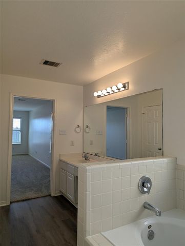 5618 Savannah Woods Lane, Rosharon, TX 77583