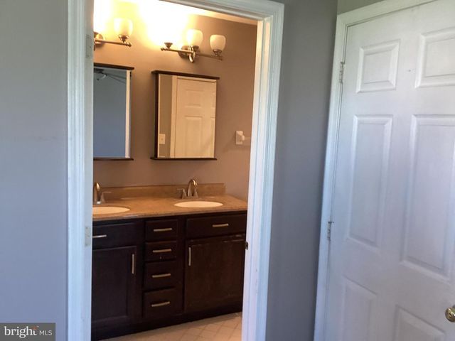 163 BIRCH HOLLOW DR, Bordentown, NJ 08505