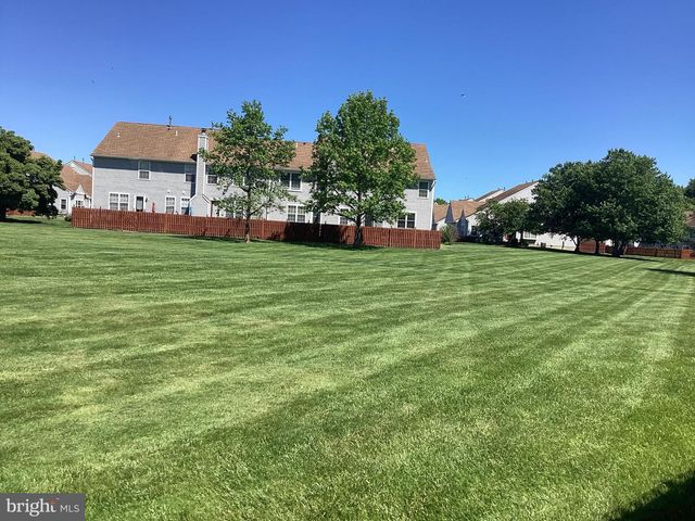 163 BIRCH HOLLOW DR, Bordentown, NJ 08505