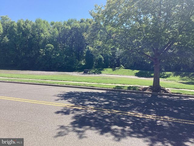 163 BIRCH HOLLOW DR, Bordentown, NJ 08505