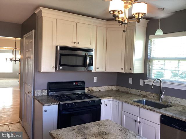 163 BIRCH HOLLOW DR, Bordentown, NJ 08505