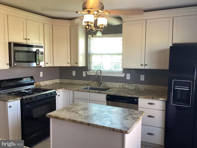 163 BIRCH HOLLOW DR, Bordentown, NJ 08505