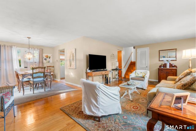 2 Surrey Drive, North Haven, CT 06473