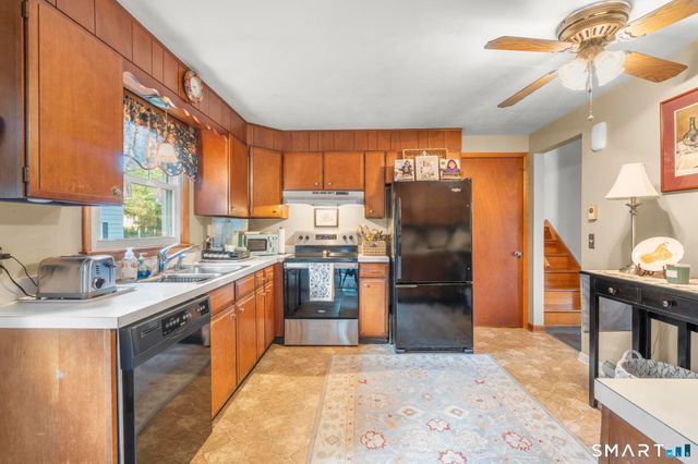 2 Surrey Drive, North Haven, CT 06473