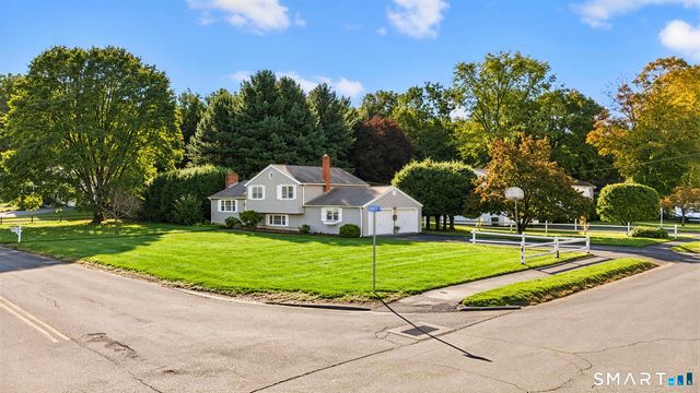 2 Surrey Drive, North Haven, CT 06473
