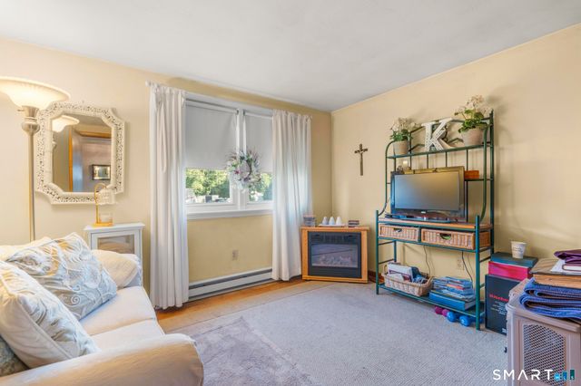 2 Surrey Drive, North Haven, CT 06473