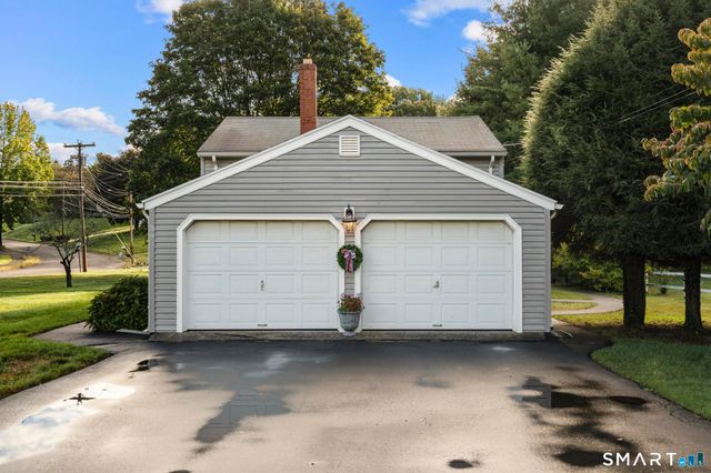 2 Surrey Drive, North Haven, CT 06473