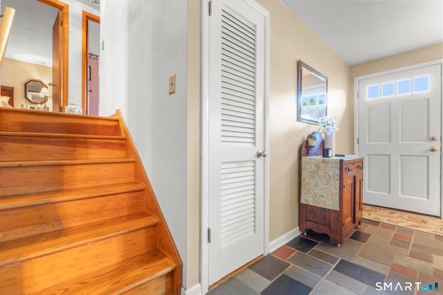 2 Surrey Drive, North Haven, CT 06473