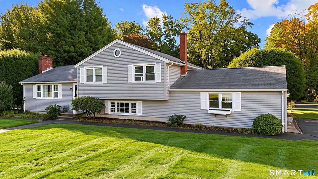 2 Surrey Drive, North Haven, CT 06473
