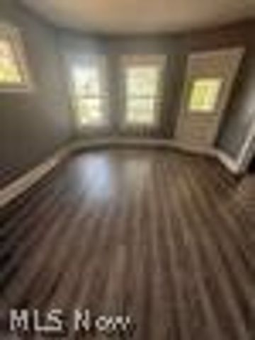 948 Royal Road, Cleveland, OH 44110