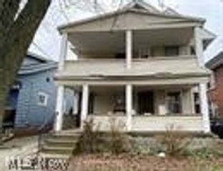 948 Royal Road, Cleveland, OH 44110