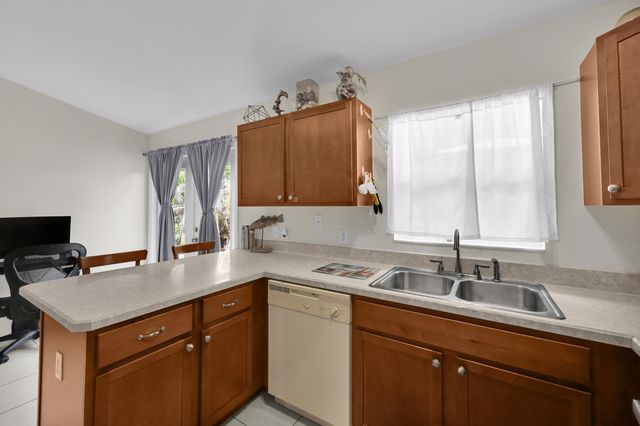 1295 12th Avenue SW, Vero Beach, FL 32962
