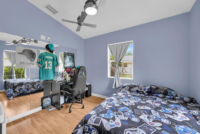 1295 12th Avenue SW, Vero Beach, FL 32962
