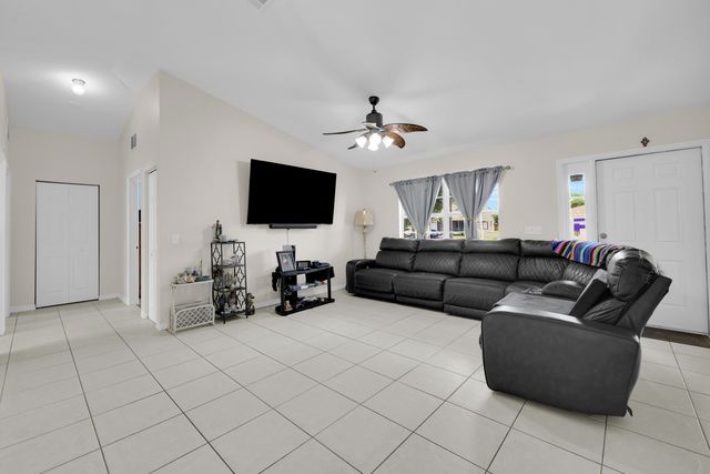 1295 12th Avenue SW, Vero Beach, FL 32962