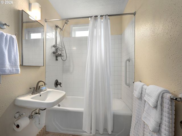624 Ne EDISON St, Hillsboro, OR 97124