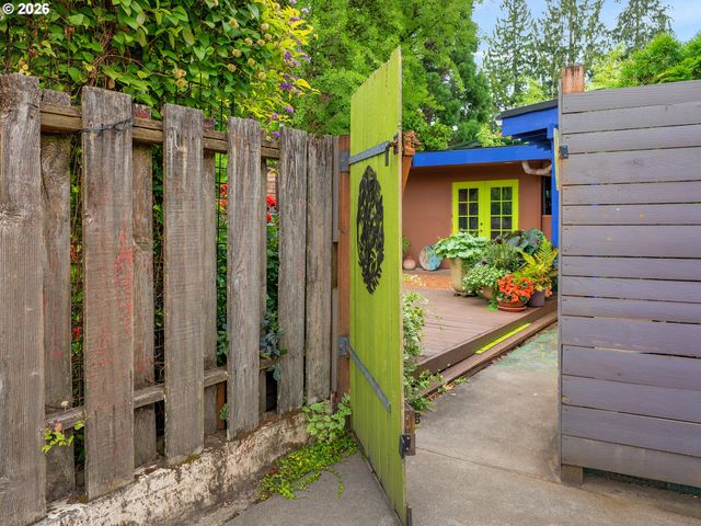 624 Ne EDISON St, Hillsboro, OR 97124
