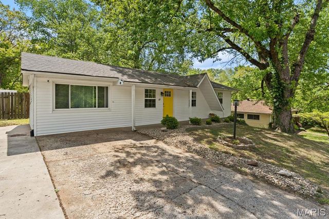 17 Highwood Lane, Belleville, IL 62223