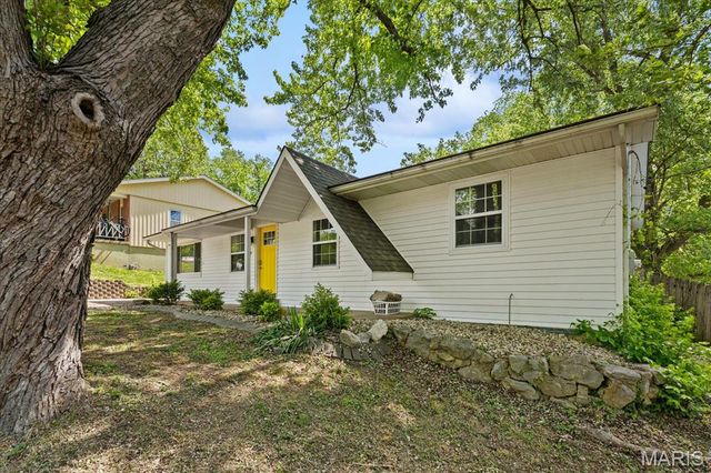 17 Highwood Lane, Belleville, IL 62223