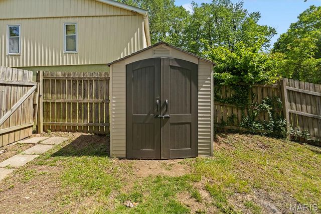 17 Highwood Lane, Belleville, IL 62223