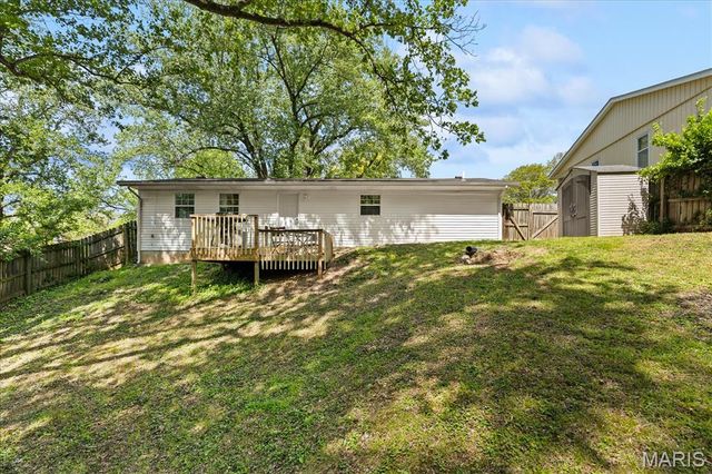 17 Highwood Lane, Belleville, IL 62223