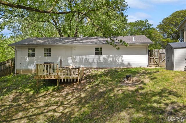 17 Highwood Lane, Belleville, IL 62223