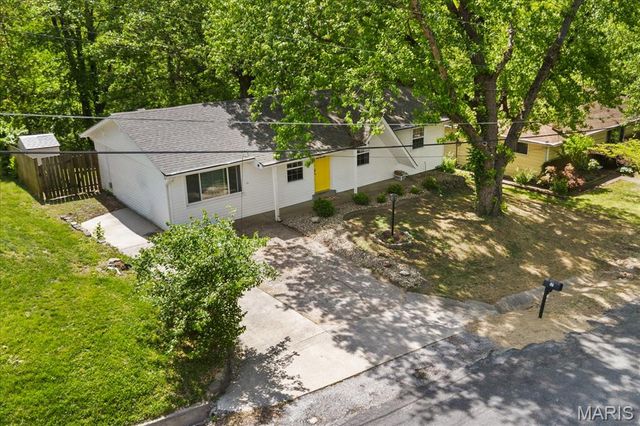 17 Highwood Lane, Belleville, IL 62223