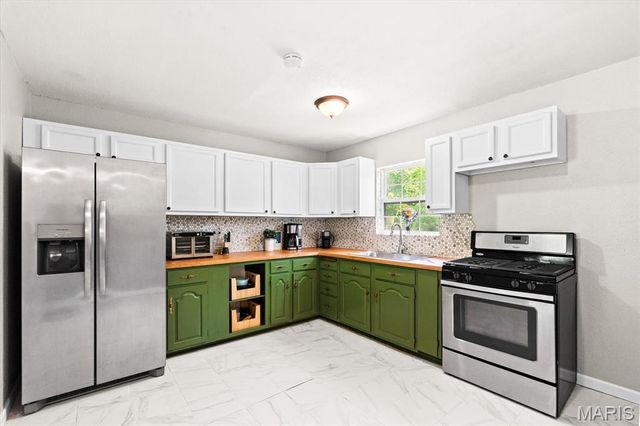 17 Highwood Lane, Belleville, IL 62223