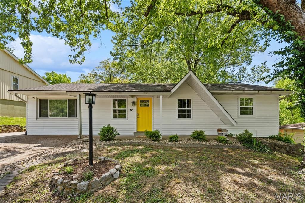 17 Highwood Lane, Belleville, IL 62223