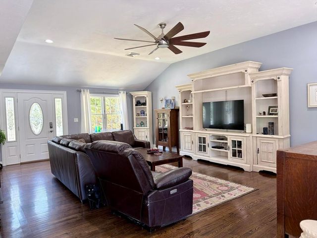 12 Ox Bow Rd., Falmouth, MA 02536