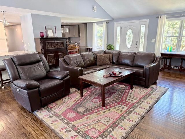 12 Ox Bow Rd., Falmouth, MA 02536
