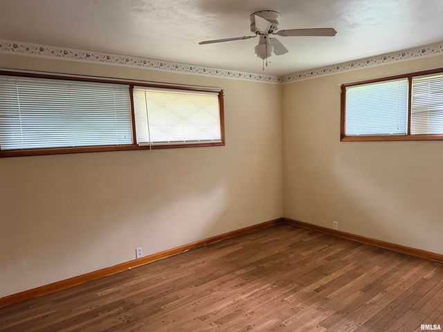 3302 E CEDAR HILLS Drive, Chillicothe, IL 61523