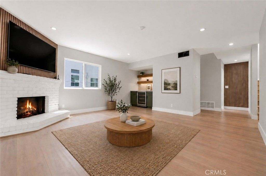 Image 2 of property listing at 2117 Grant Avenue 1, Redondo Beach, CA 90278