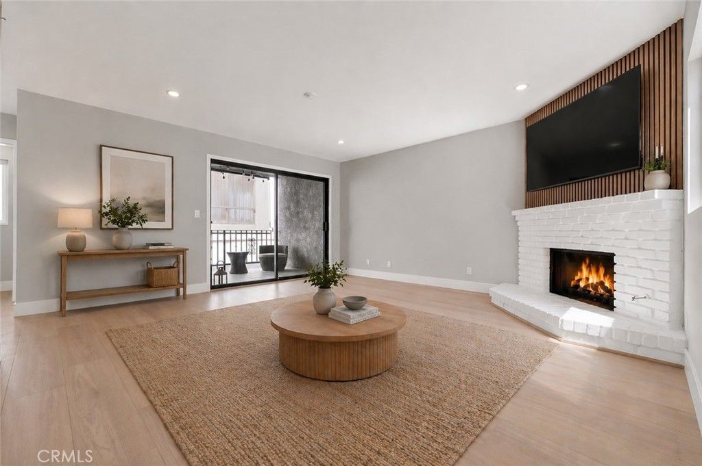 Image 3 of property listing at 2117 Grant Avenue 1, Redondo Beach, CA 90278