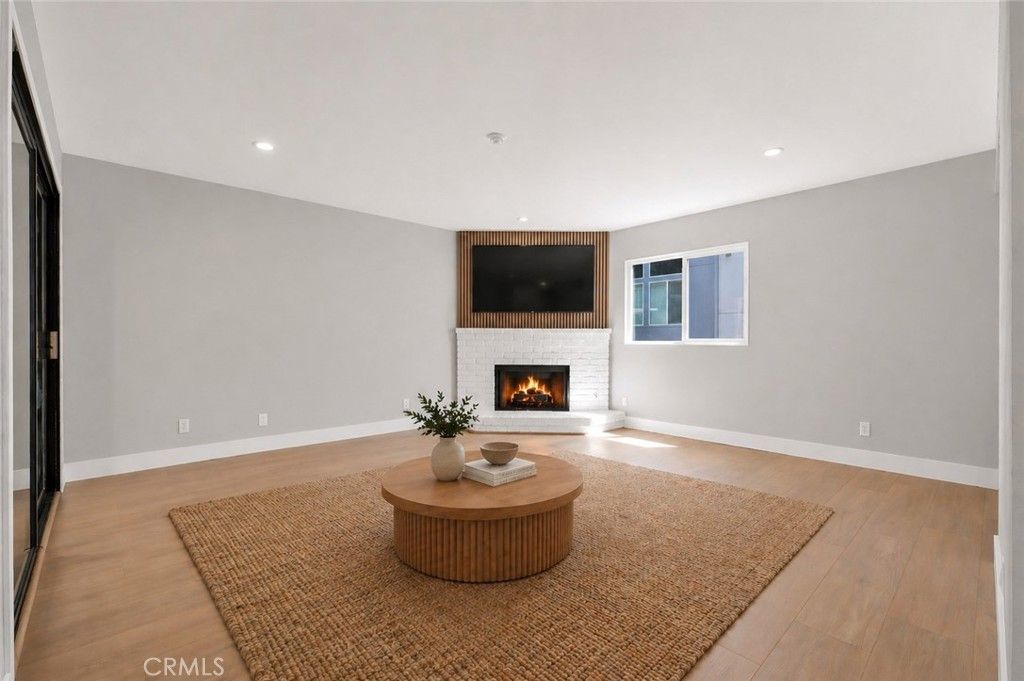 Image 4 of property listing at 2117 Grant Avenue 1, Redondo Beach, CA 90278